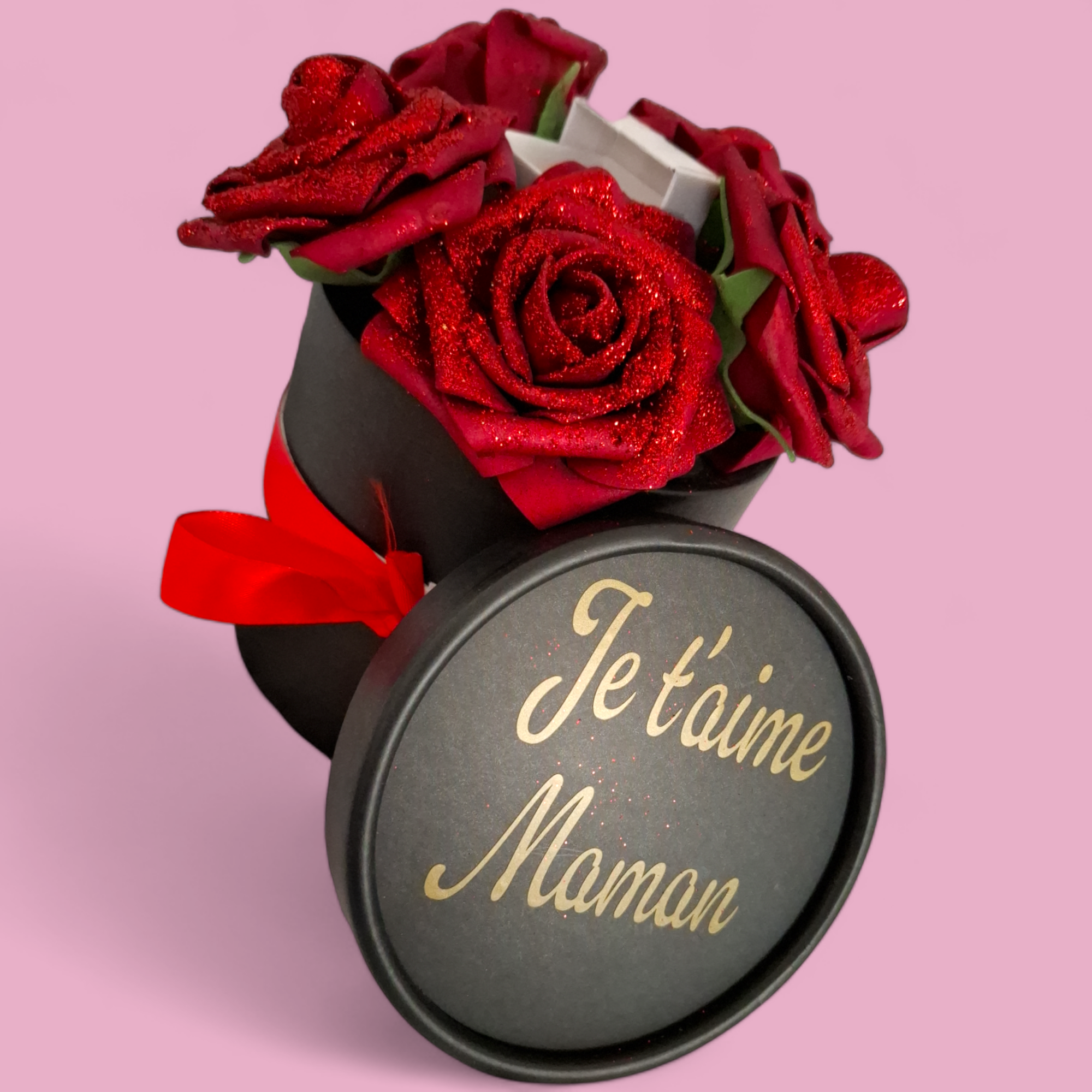 Coffret de roses fait main avec un bijou au centre et personnalisation gratuite, parfait pour les cadeaux de luxe et les occasions spéciales
